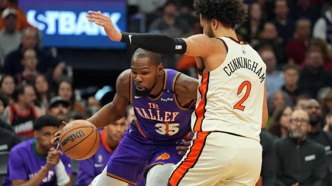 kevin durant shooting over defenders in nba match