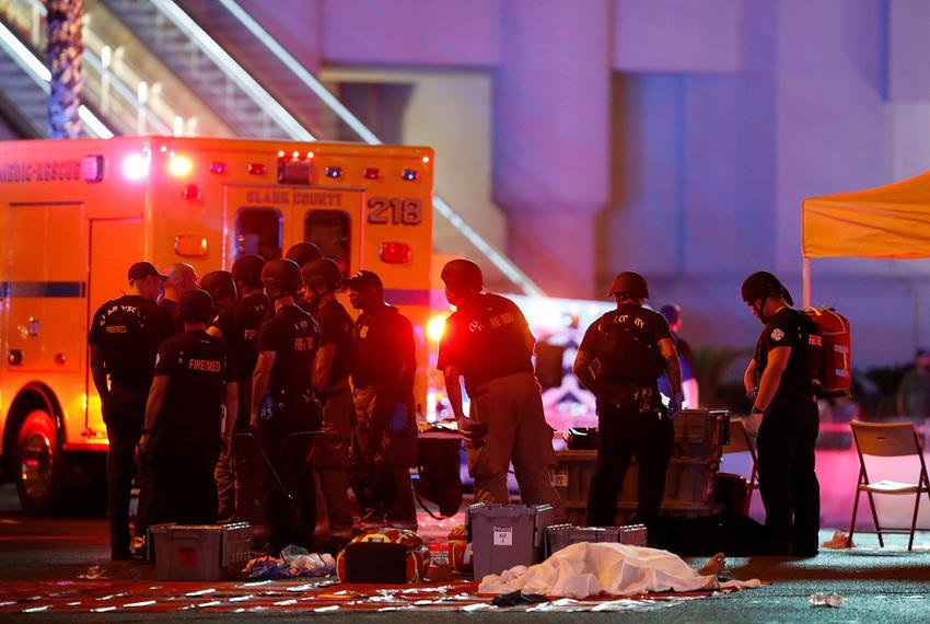 las vegas police officers investigating crime scene near bellagio
