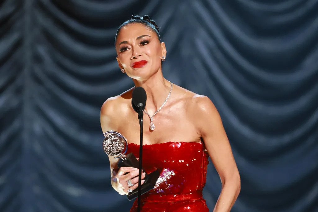nicole scherzinger stuns in her broadway triumph