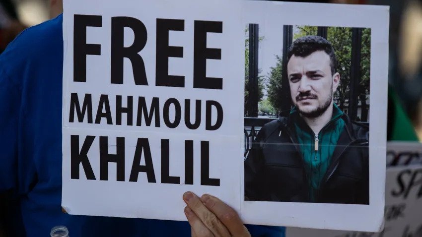 supporters holding signs demanding freedom for mahmoud khalil